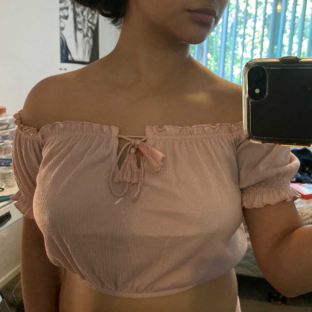 off the shoulder top 👛